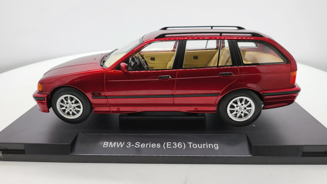 BMW 328i E36 Touring bordeauxrood metallic – MCG 1:18