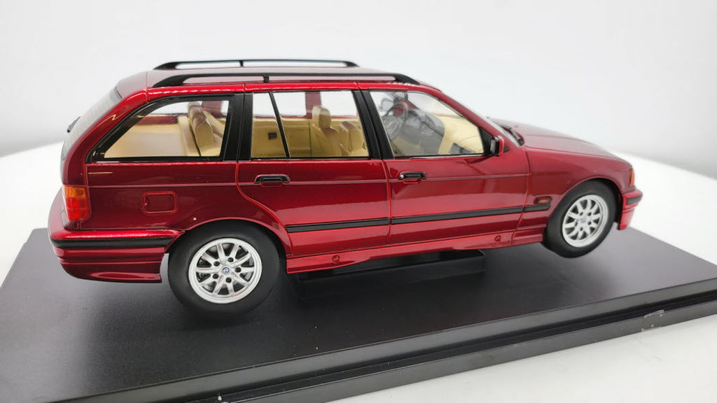 BMW 328i E36 Touring bordeauxrood metallic – MCG 1:18