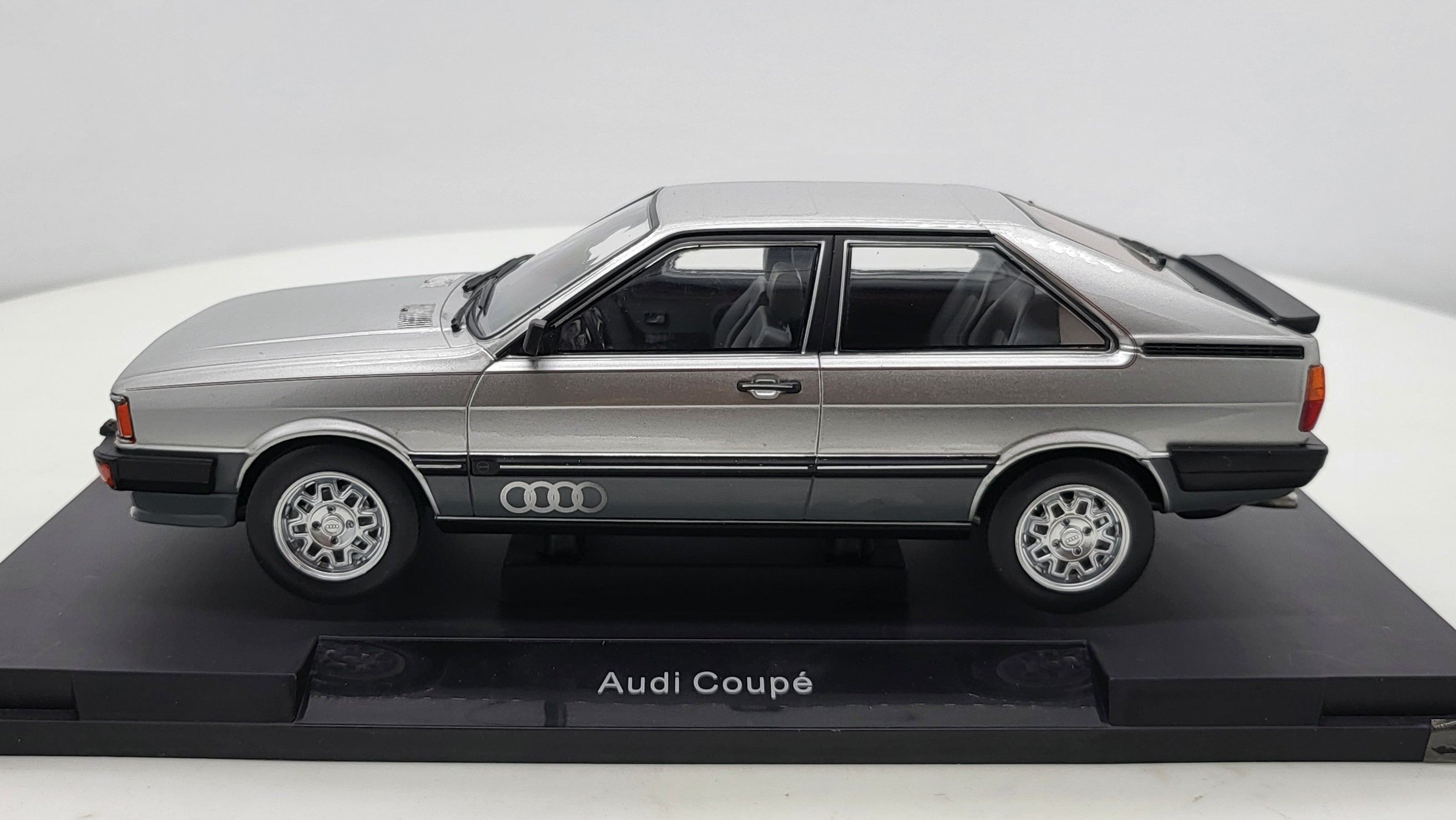 Audi Coupe GT Grijs 1983 MCG 1:18