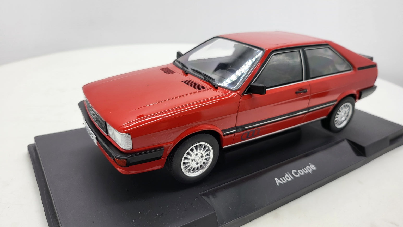 Audi Coupe Rood 1983 MCG 1:18