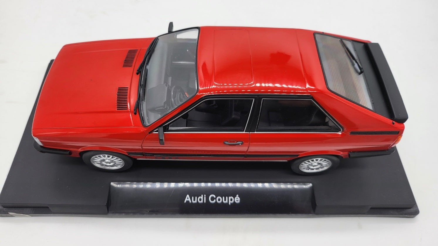Audi Coupe Rood 1983 MCG 1:18