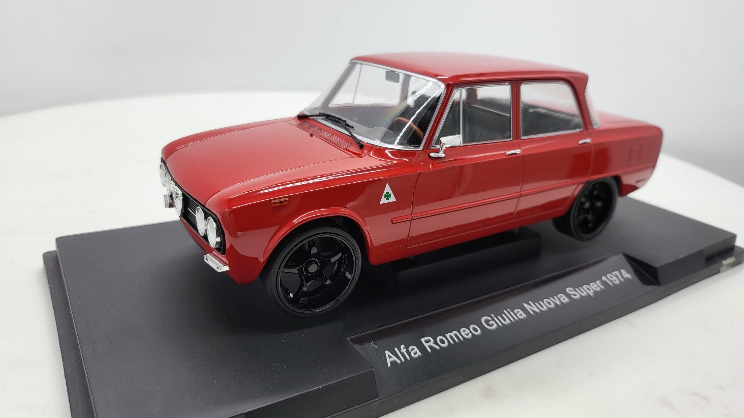 Alfa Romeo Giulia Nuova Super rood 1974 MCG 1:18