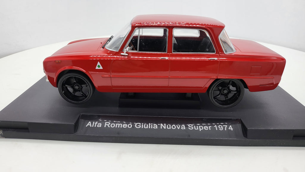 Alfa Romeo Giulia Nuova Super rood 1974 MCG 1:18