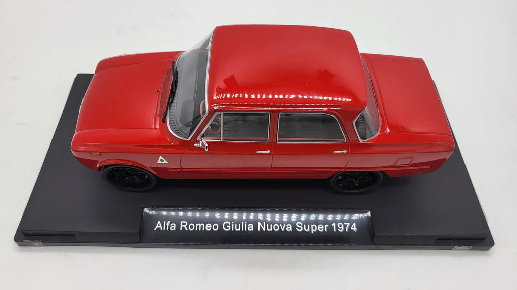 Alfa Romeo Giulia Nuova Super rood 1974 MCG 1:18