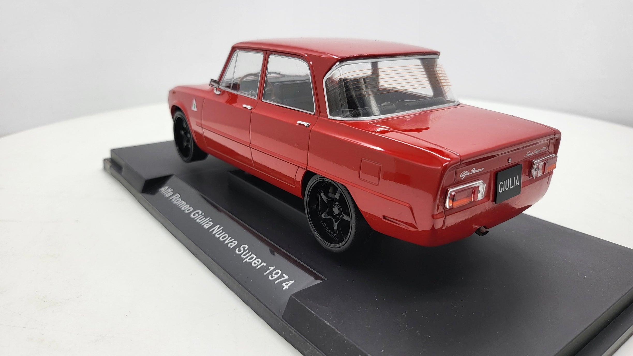 Alfa Romeo Giulia Nuova Super rood 1974 MCG 1:18