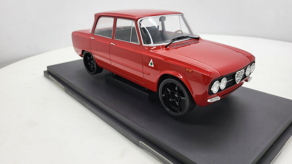 Alfa Romeo Giulia Nuova Super rood 1974 MCG 1:18