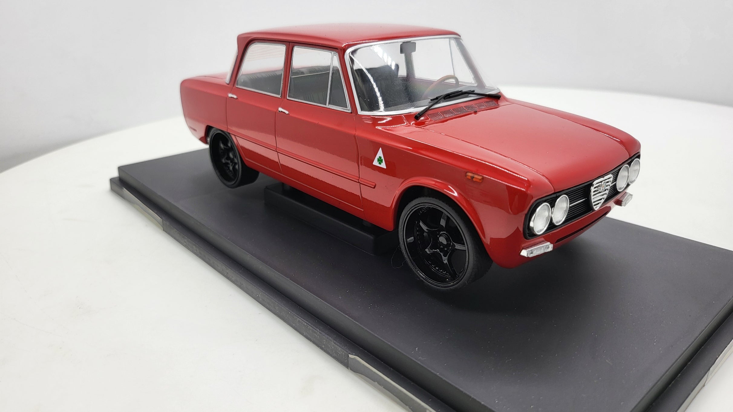 Alfa Romeo Giulia Nuova Super rood 1974 MCG 1:18