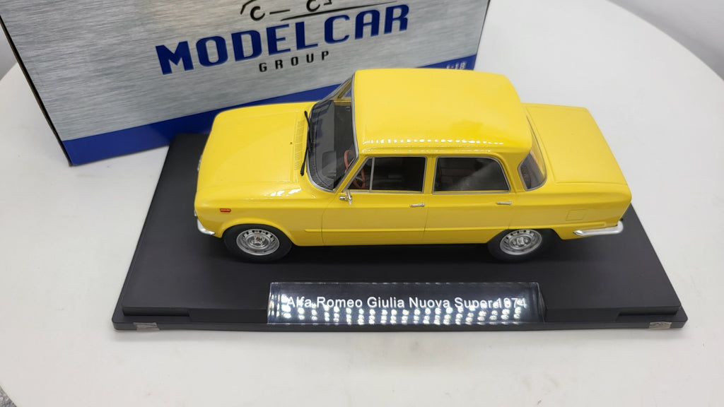Alfa Romeo Giulia Nuova Super Licht Geel 1974 MCG 1:18