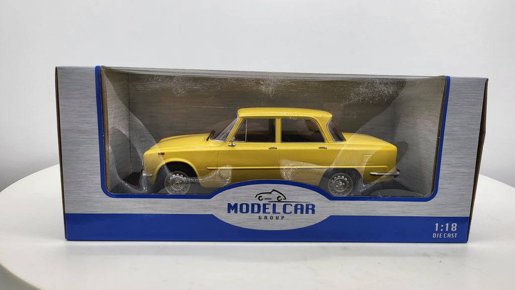 Alfa Romeo Giulia Nuova Super Licht Geel 1974 MCG 1:18