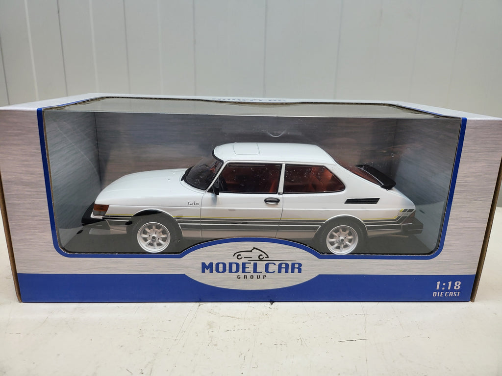 MCG: Saab 900 Turbo Wit (1981) - Schaal 1:18