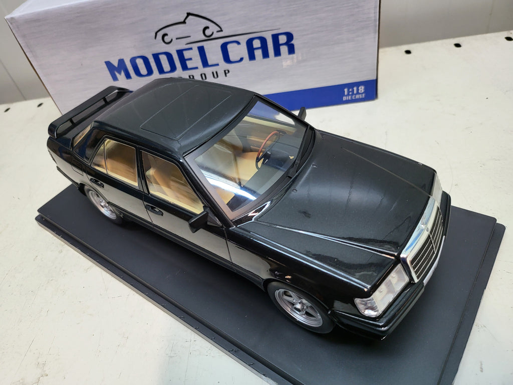 MCG: Mercedes-Benz W124 Tuning Zwart (1986) - Schaal 1:18