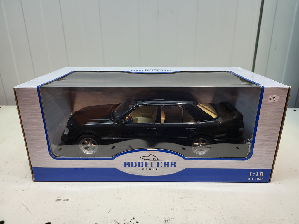 MCG: Mercedes-Benz W124 Tuning Zwart (1986) - Schaal 1:18