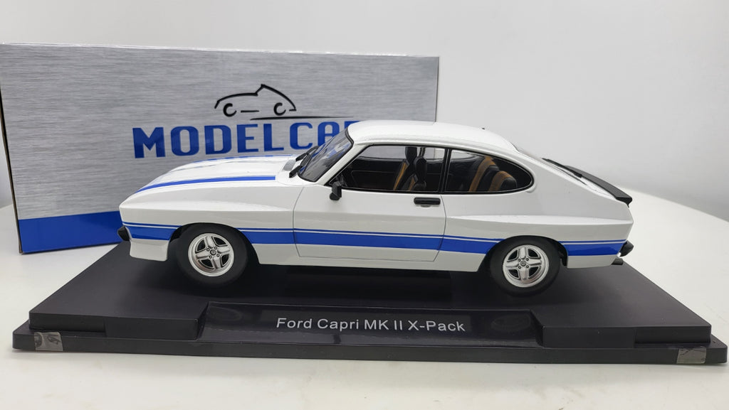 MCG: Ford Capri MK II X-Pack Wit/Blauw - Schaal 1:18