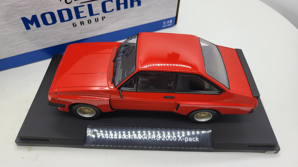 MCG: Ford Escort MK II RS 2000 X-Pack Rood (1977) - Schaal 1:18