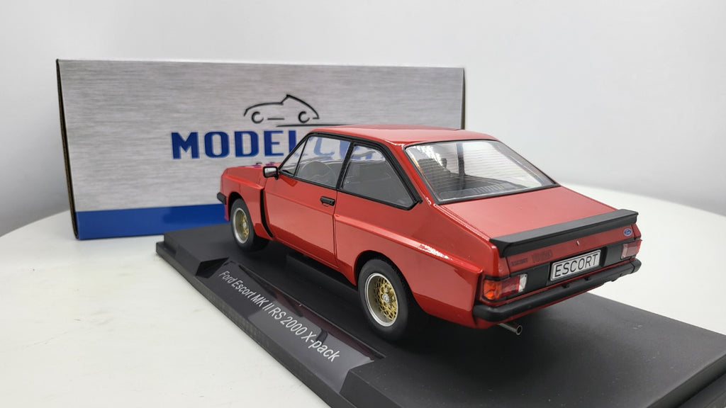 MCG: Ford Escort MK II RS 2000 X-Pack Rood (1977) - Schaal 1:18