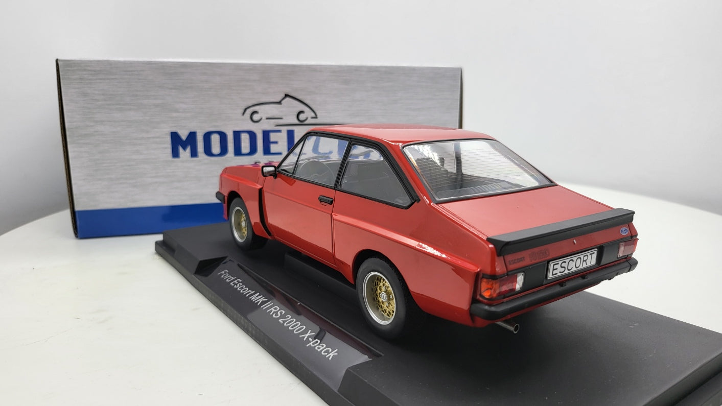 MCG: Ford Escort MK II RS 2000 X-Pack Rood (1977) - Schaal 1:18