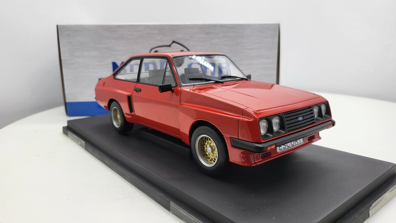 MCG: Ford Escort MK II RS 2000 X-Pack Rood (1977) - Schaal 1:18