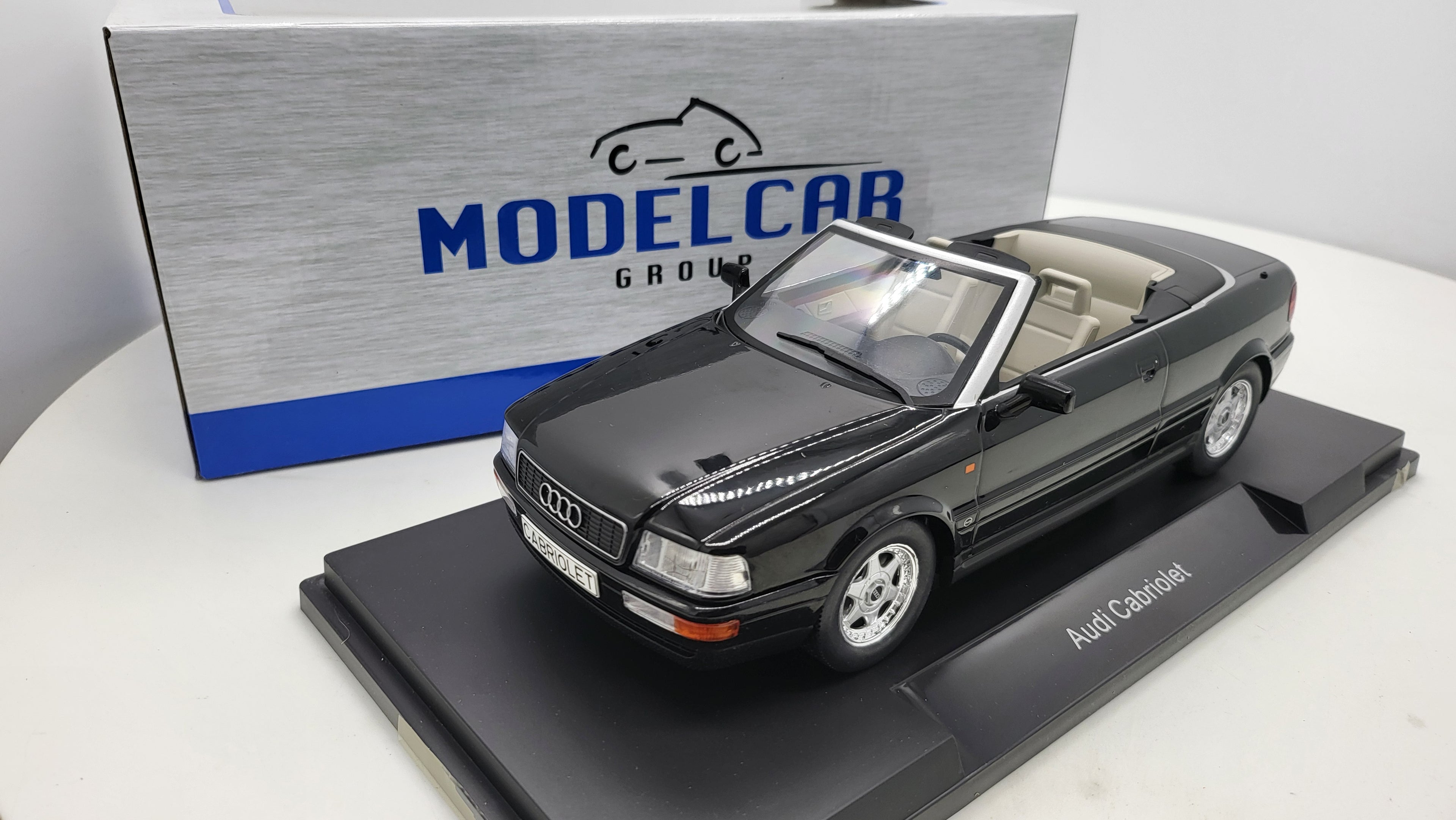 Audi Cabriolet Zwart 1991 MCG 1:18