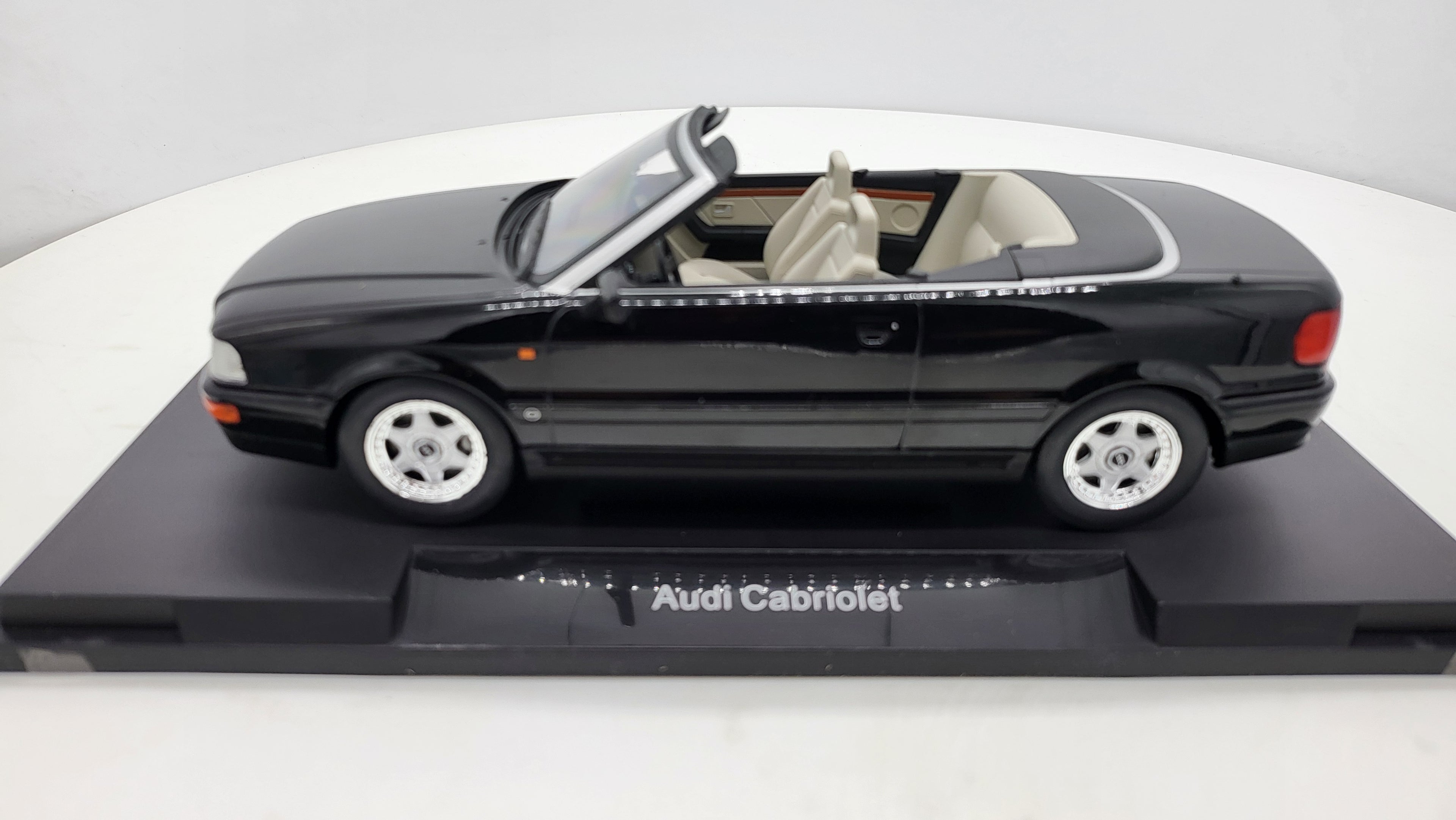 Audi Cabriolet Zwart 1991 MCG 1:18