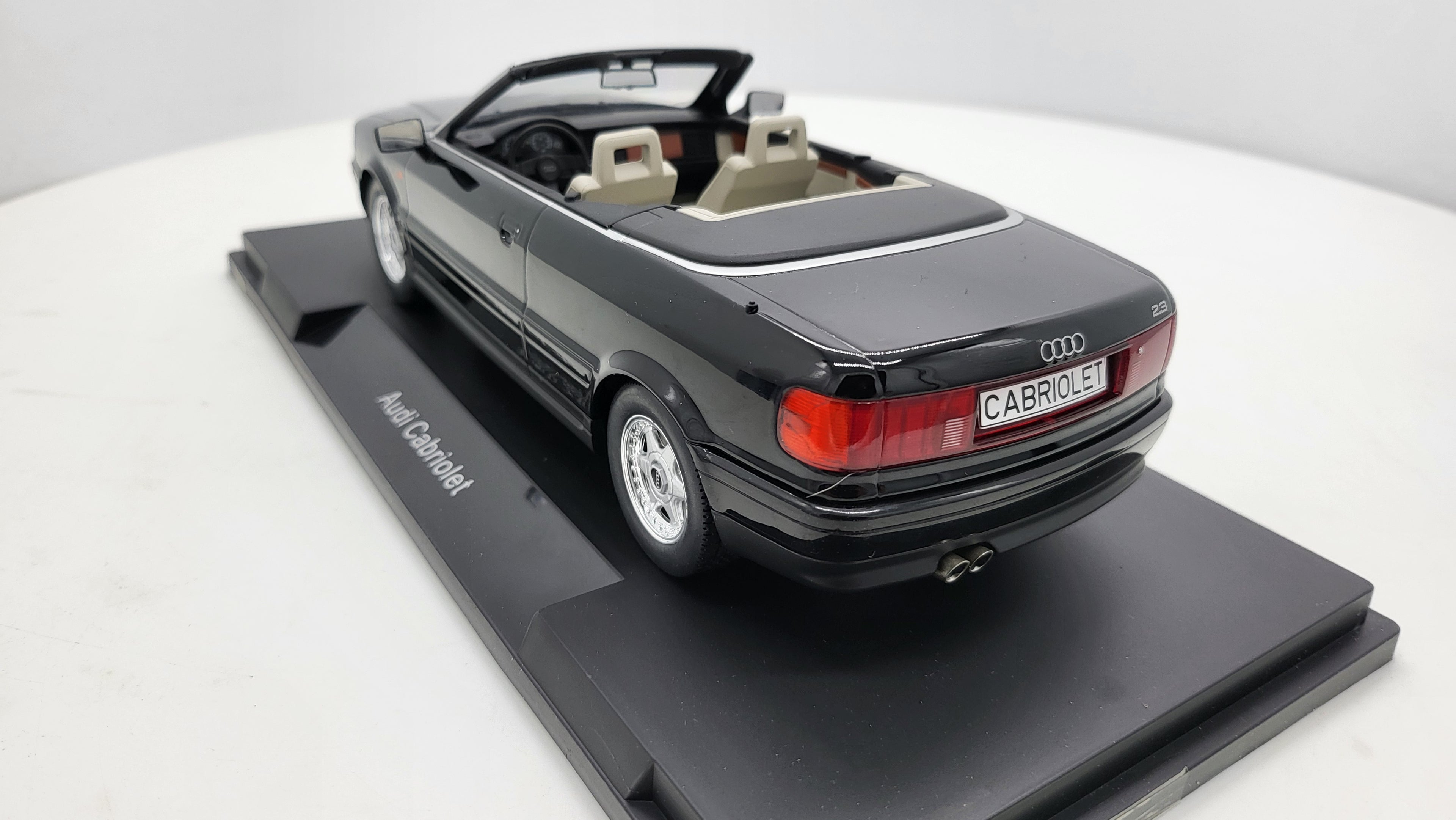 Audi Cabriolet Zwart 1991 MCG 1:18