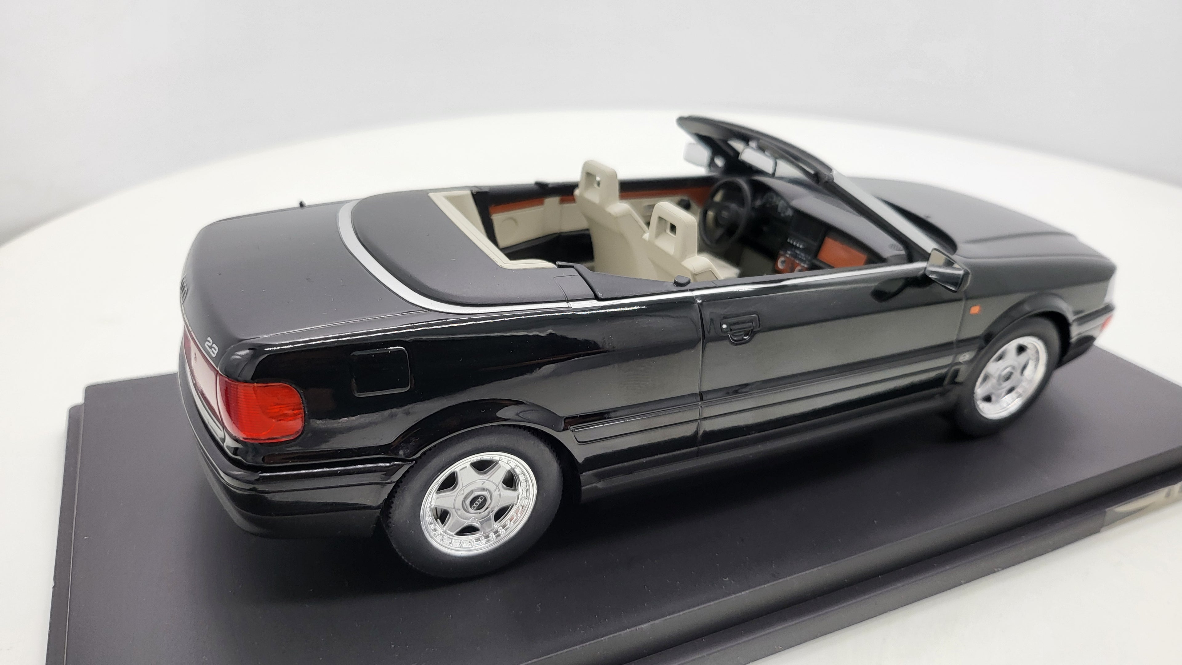 Audi Cabriolet Zwart 1991 MCG 1:18