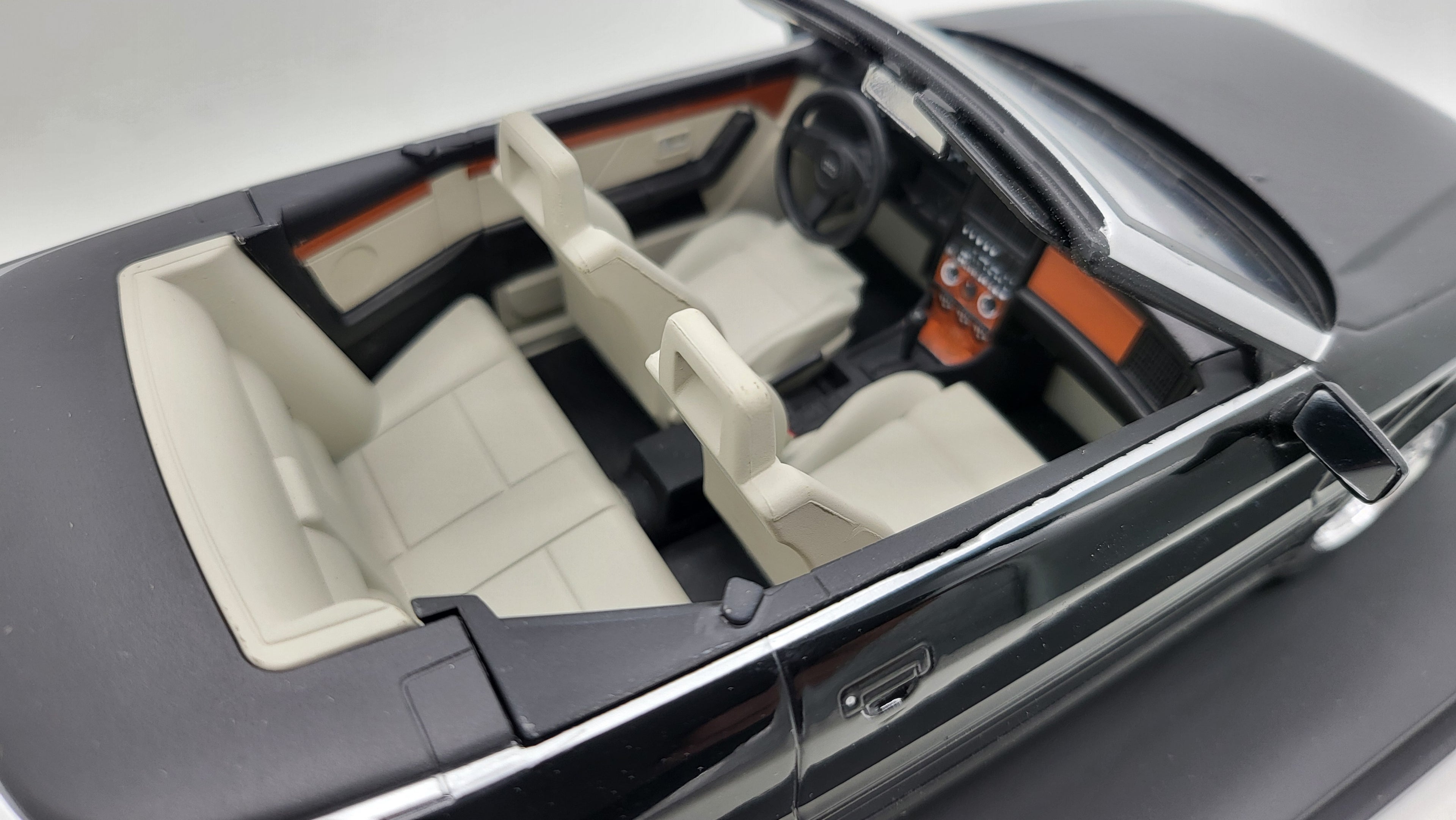 Audi Cabriolet Zwart 1991 MCG 1:18