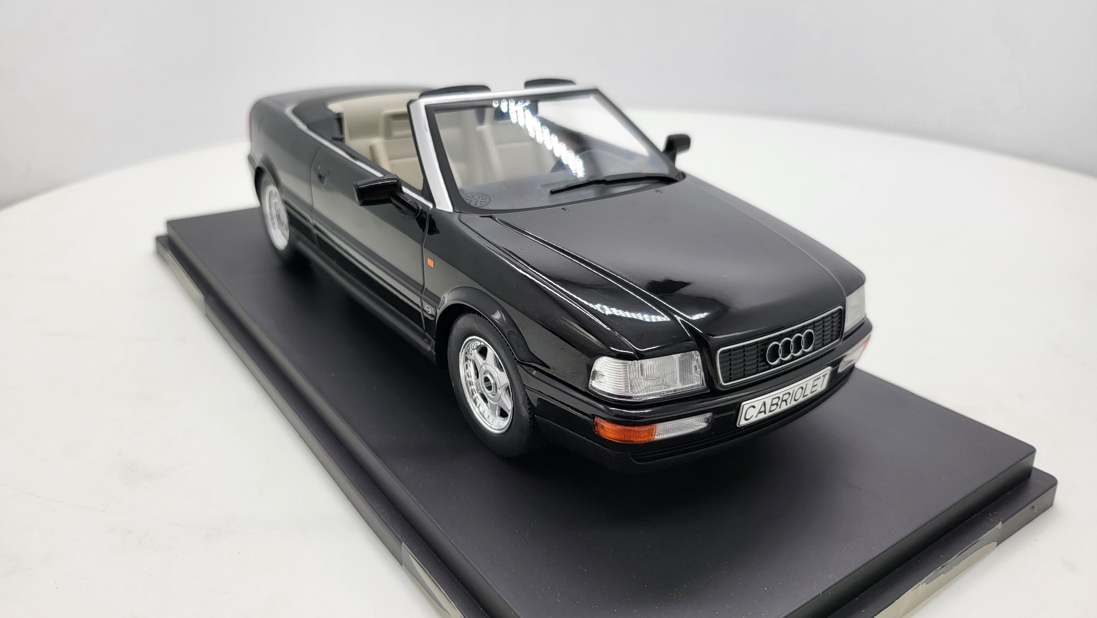 Audi Cabriolet Zwart 1991 MCG 1:18