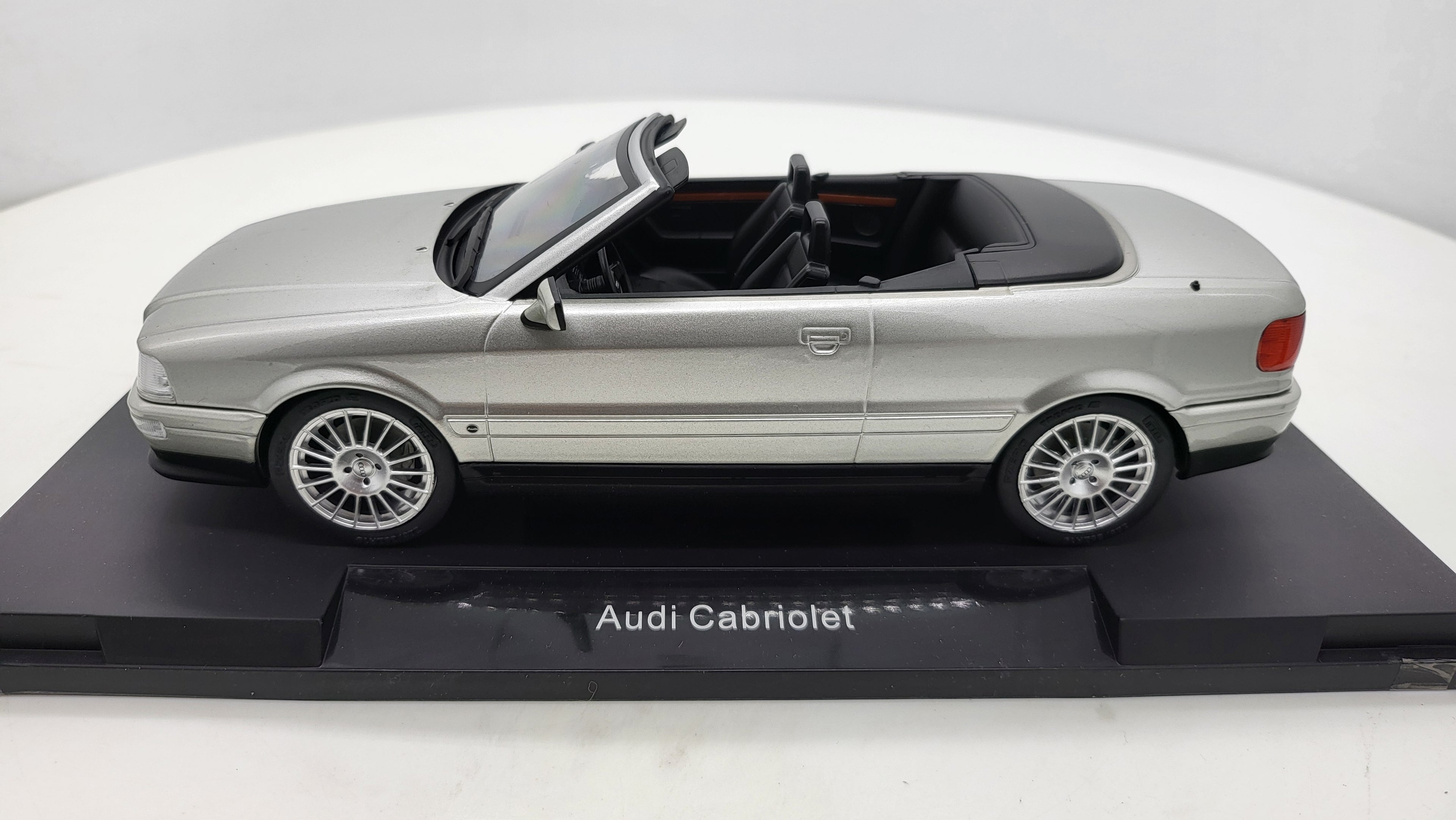 Audi Cabriolet Zilver 1991 MCG 1:18
