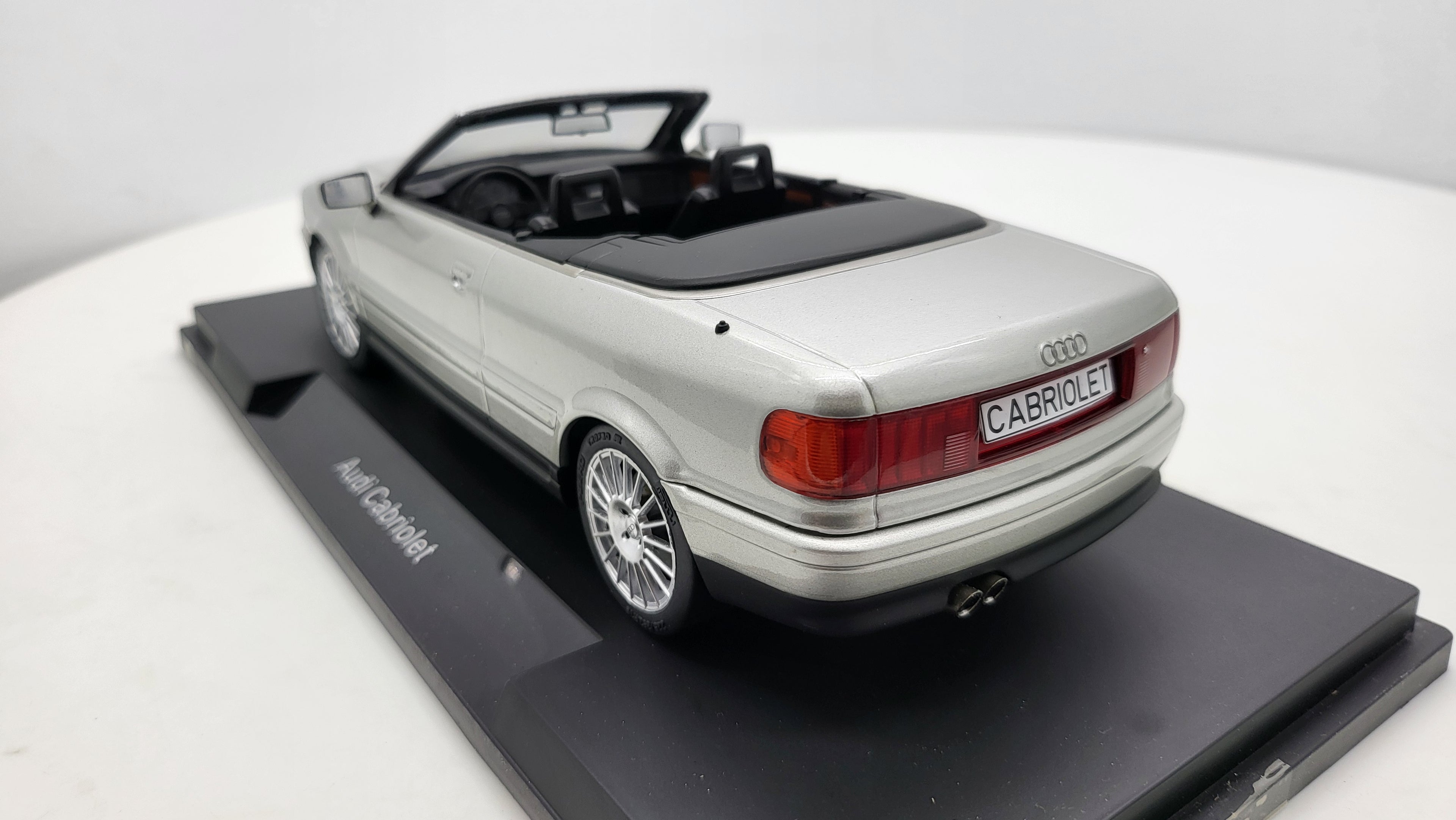 Audi Cabriolet Zilver 1991 MCG 1:18