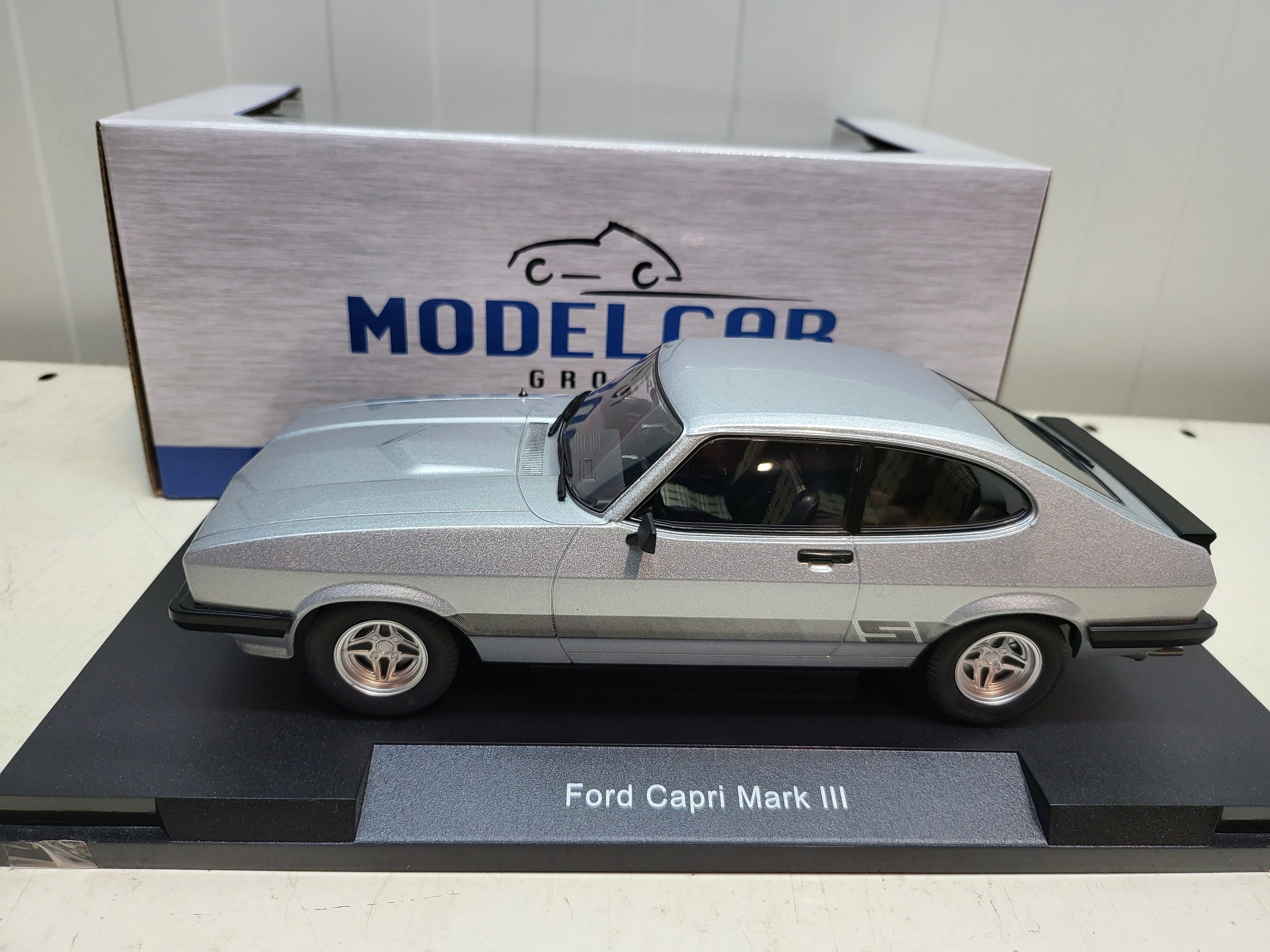 MCG, Ford Capri III, Zilver, 1978, 1:18