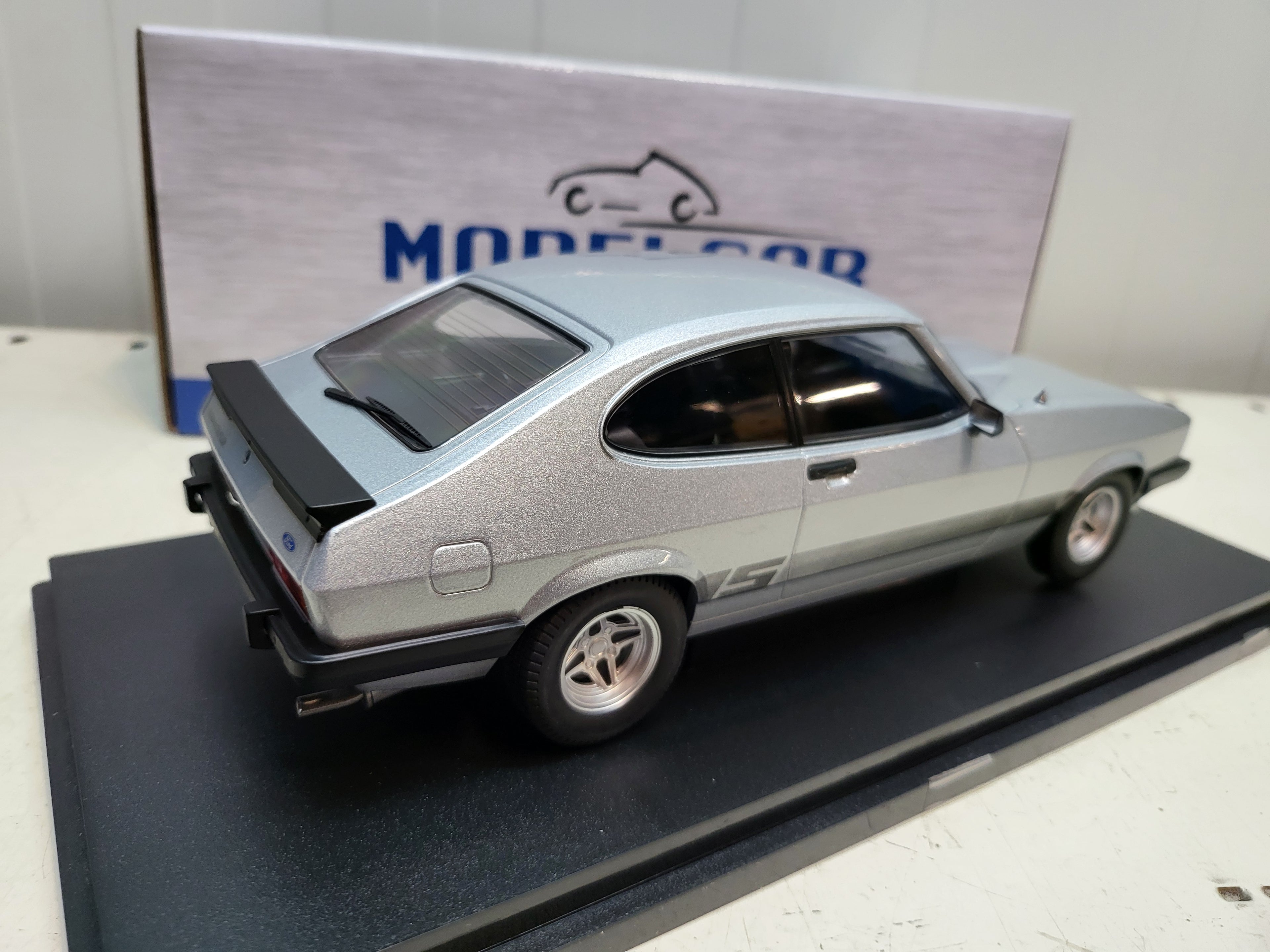 MCG, Ford Capri III, Zilver, 1978, 1:18