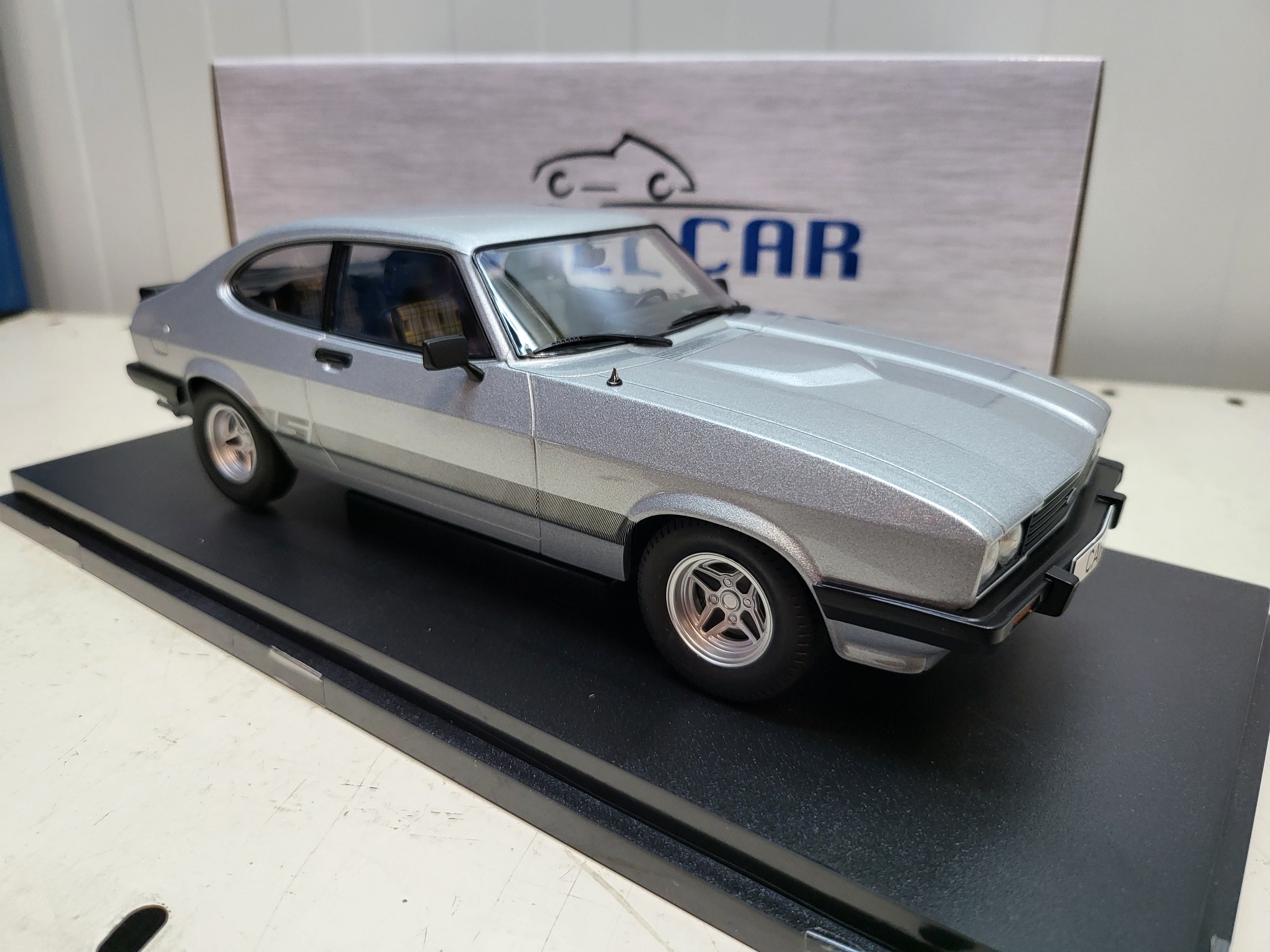 MCG, Ford Capri III, Zilver, 1978, 1:18