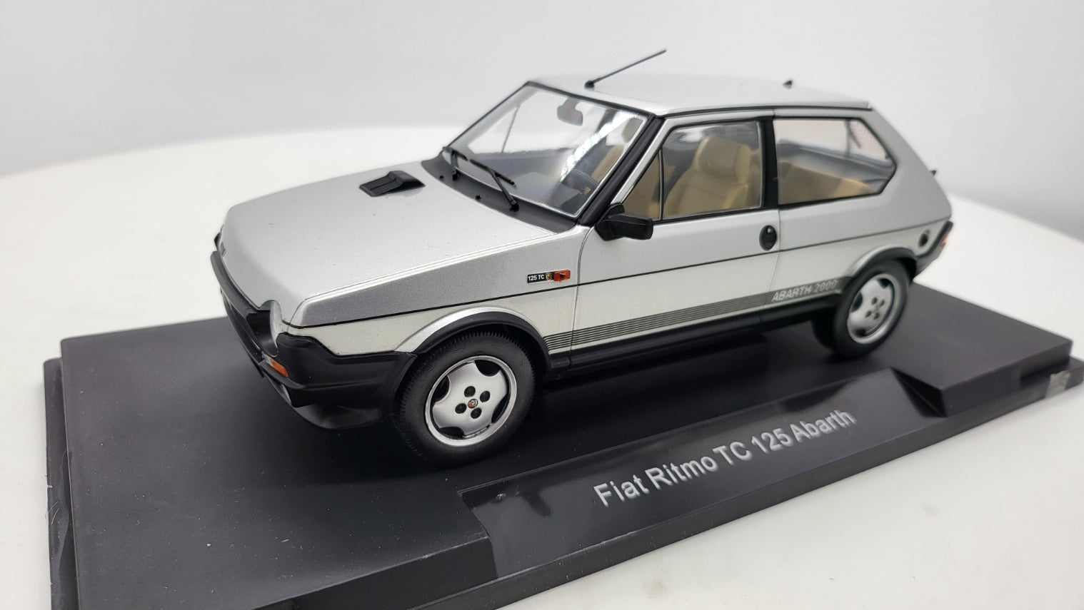 MCG: Fiat Ritmo TC 125 Abarth Zilver - Schaal 1:18