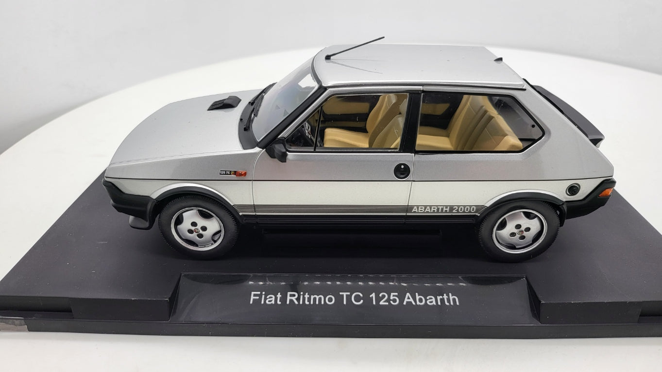 MCG: Fiat Ritmo TC 125 Abarth Zilver - Schaal 1:18