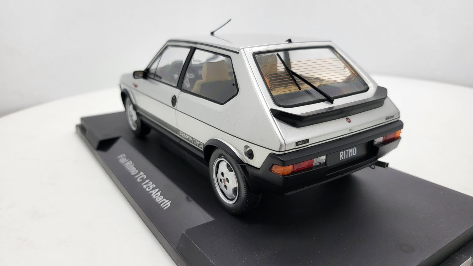 MCG: Fiat Ritmo TC 125 Abarth Zilver - Schaal 1:18