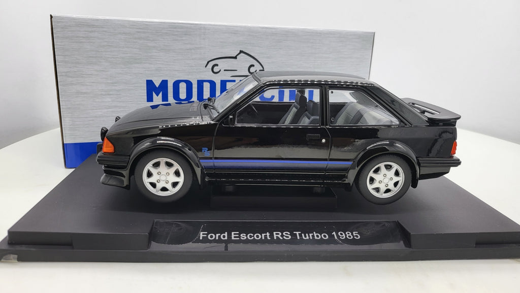 MCG: Ford Escort RS Turbo Zwart (1985) - Schaal 1:18