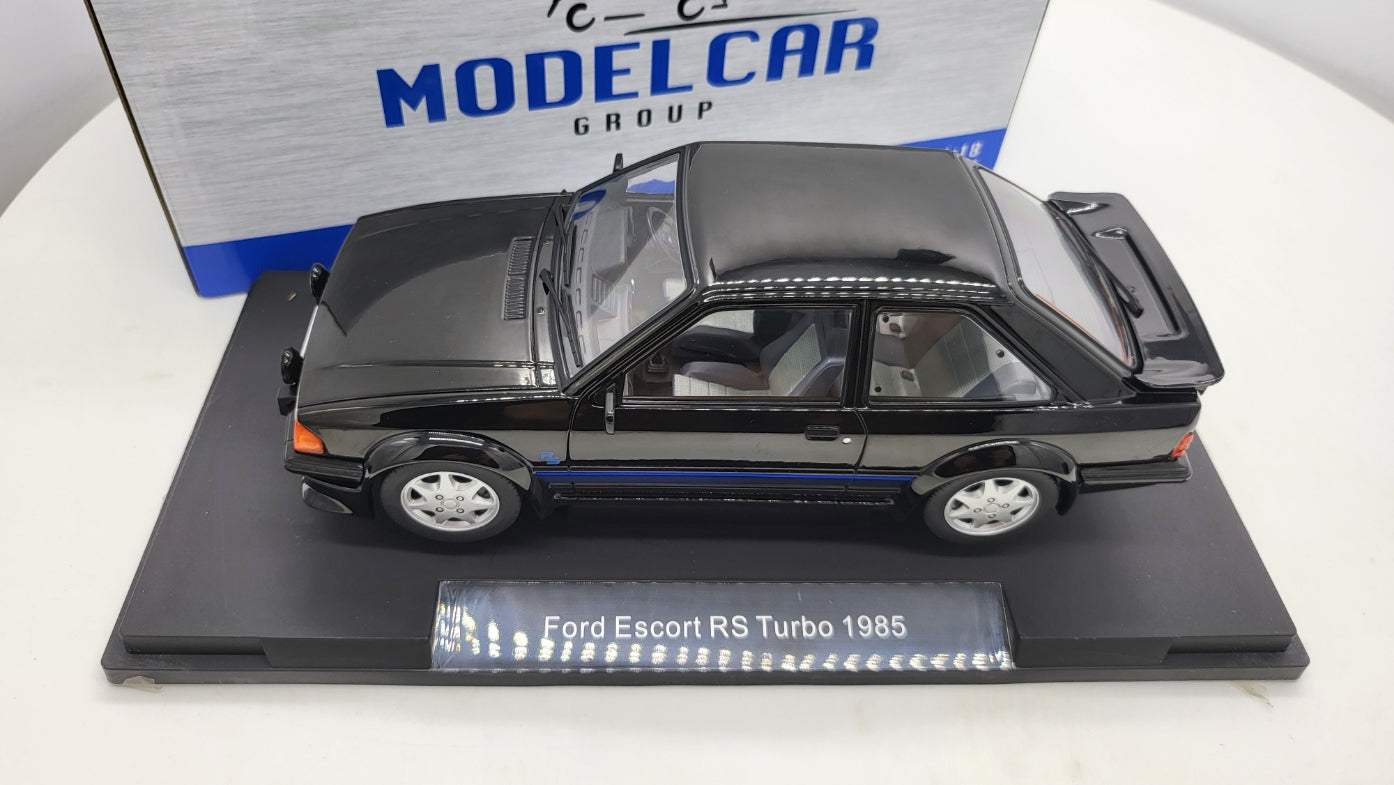 MCG: Ford Escort RS Turbo Zwart (1985) - Schaal 1:18