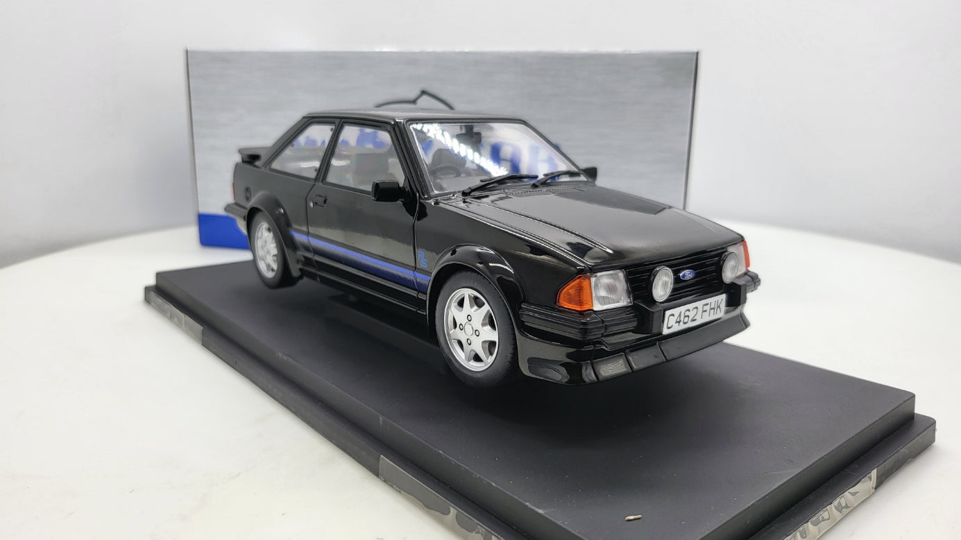 MCG: Ford Escort RS Turbo Zwart (1985) - Schaal 1:18