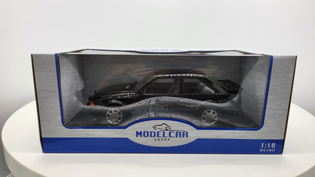 MCG: Ford Escort RS Turbo Zwart (1985) - Schaal 1:18