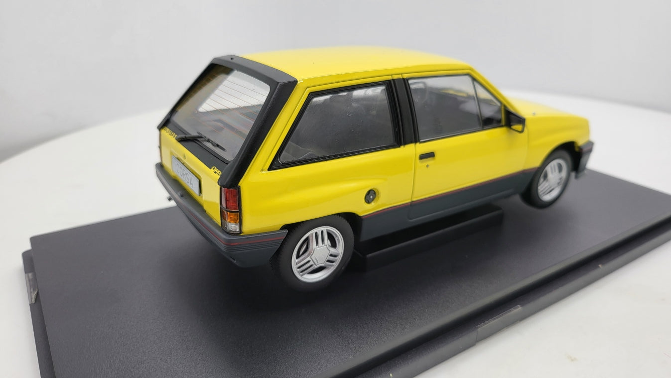 MCG: Opel Corsa A SR Geel (1982) - Schaal 1:18