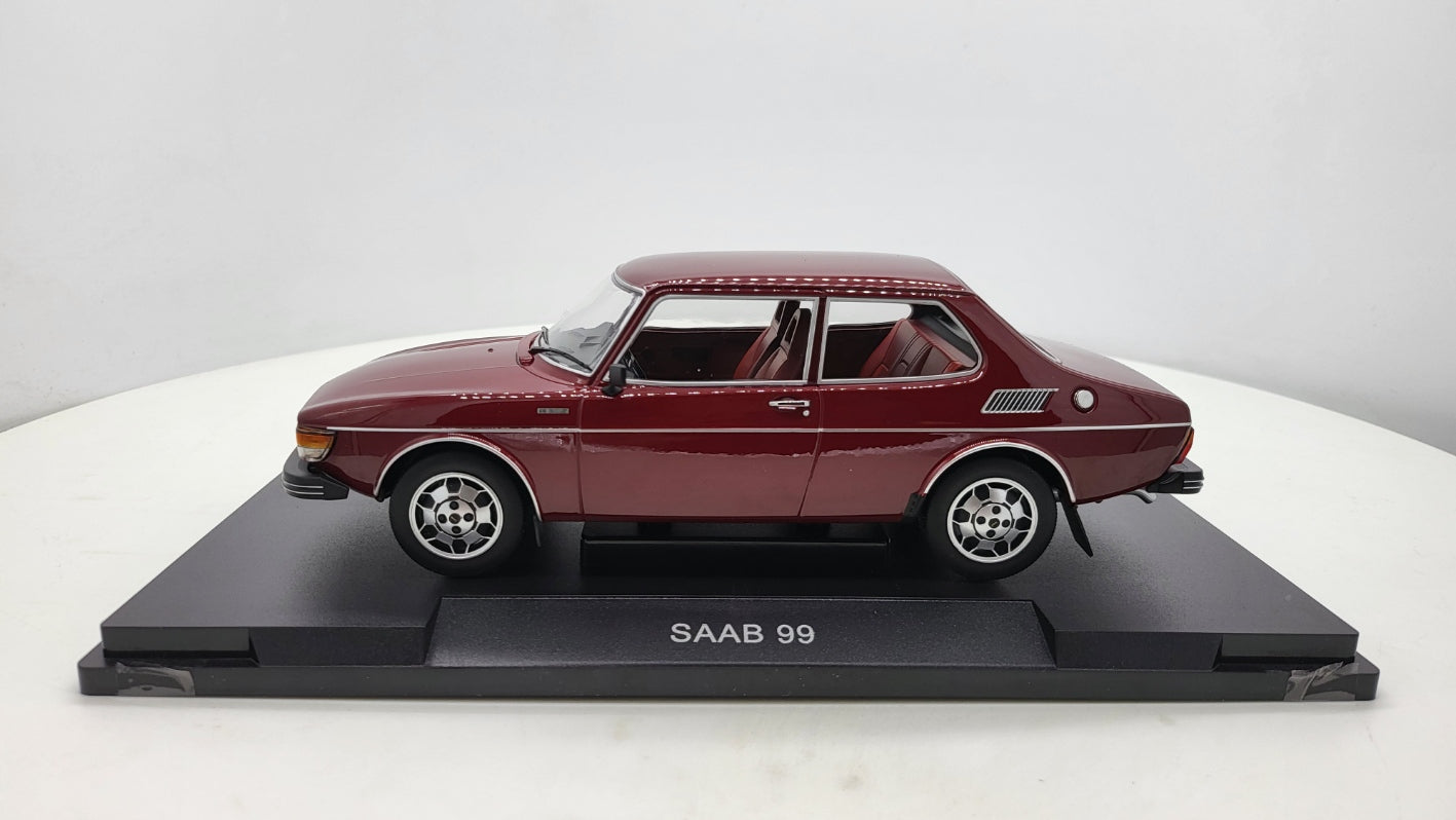 MCG: Saab 99 EMS Donker Rood (1977) - Schaal 1:18