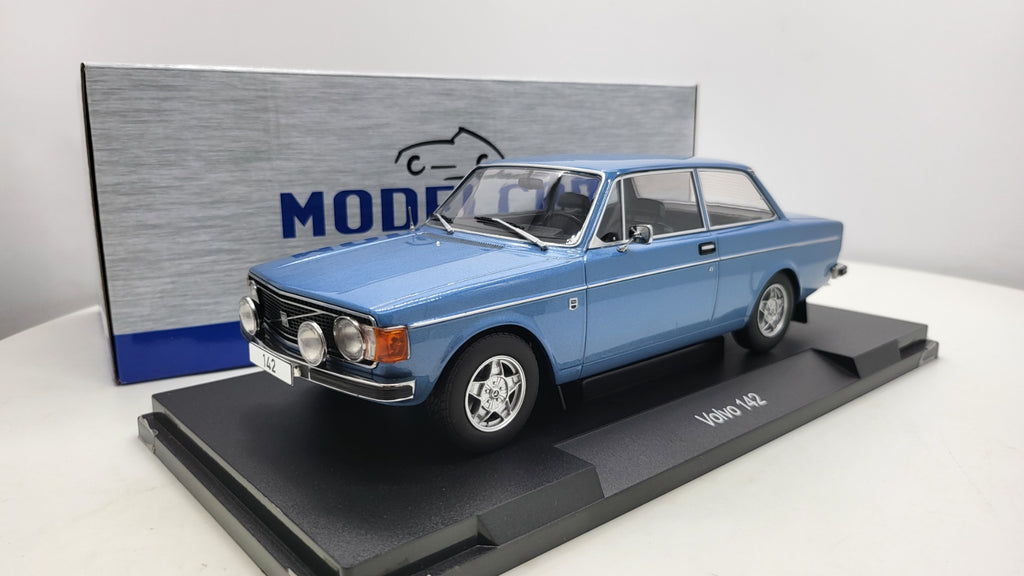 Volvo 142 Blauw 1973 — MCG 1:18