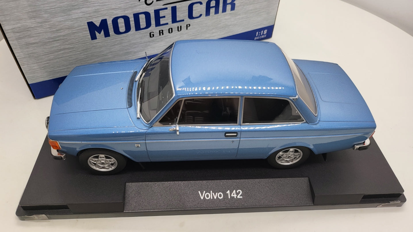Volvo 142 Blauw 1973 — MCG 1:18