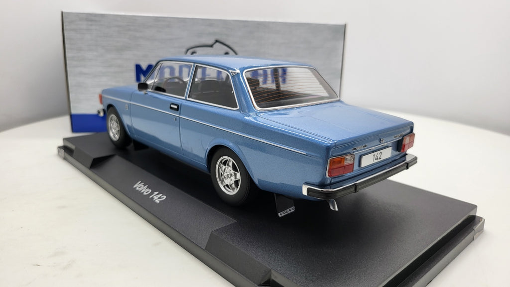 Volvo 142 Blauw 1973 — MCG 1:18