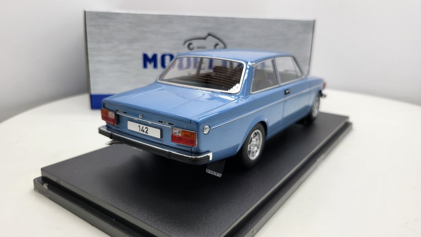 Volvo 142 Blauw 1973 — MCG 1:18