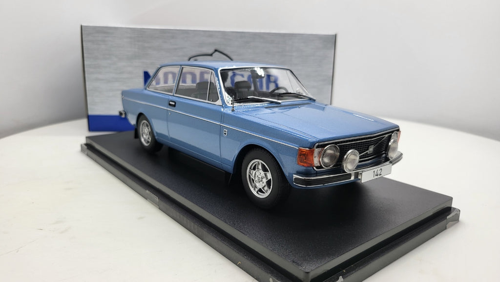 Volvo 142 Blauw 1973 — MCG 1:18