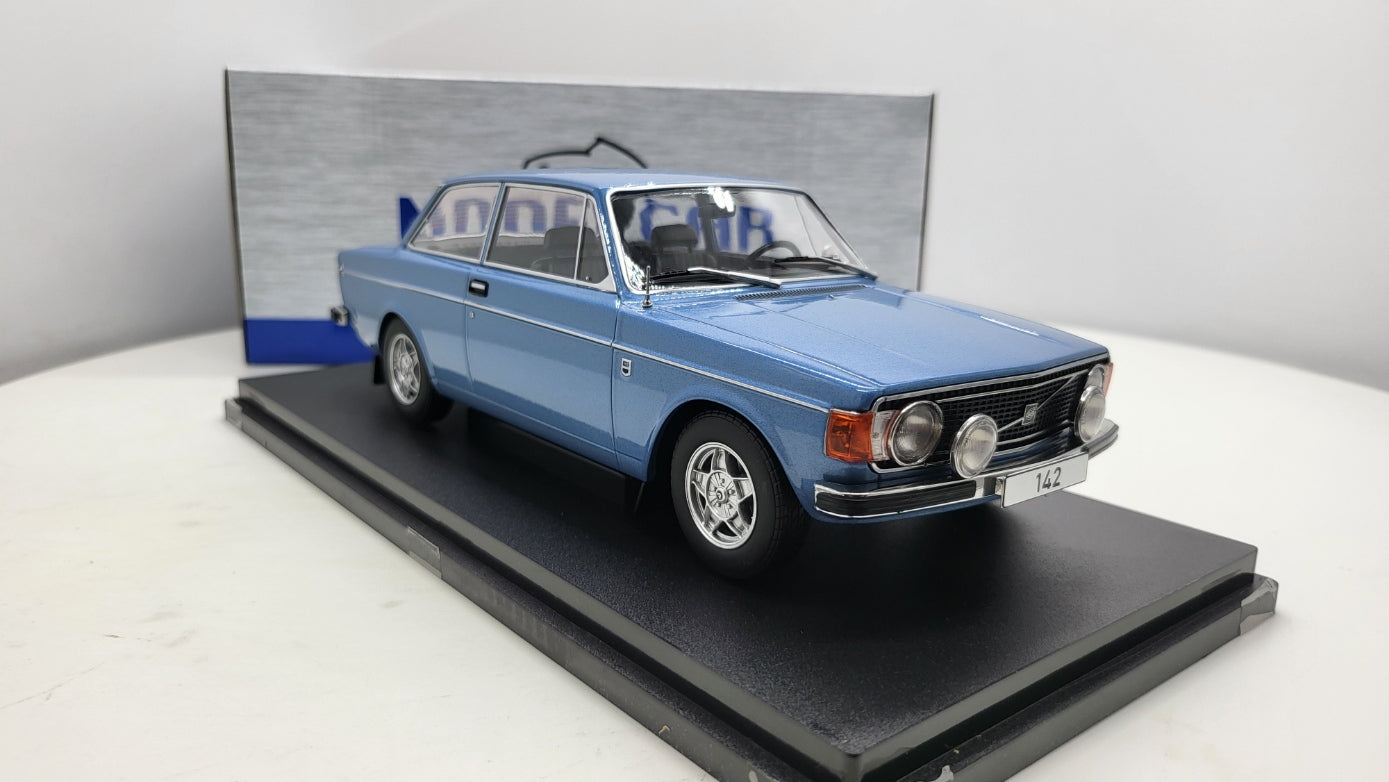 Volvo 142 Blauw 1973 — MCG 1:18
