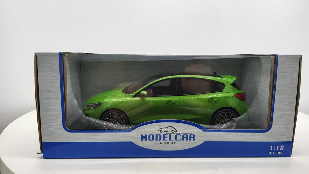 MCG: Ford Focus ST Hatchback Groen Metallic (2022) - Schaal 1:18