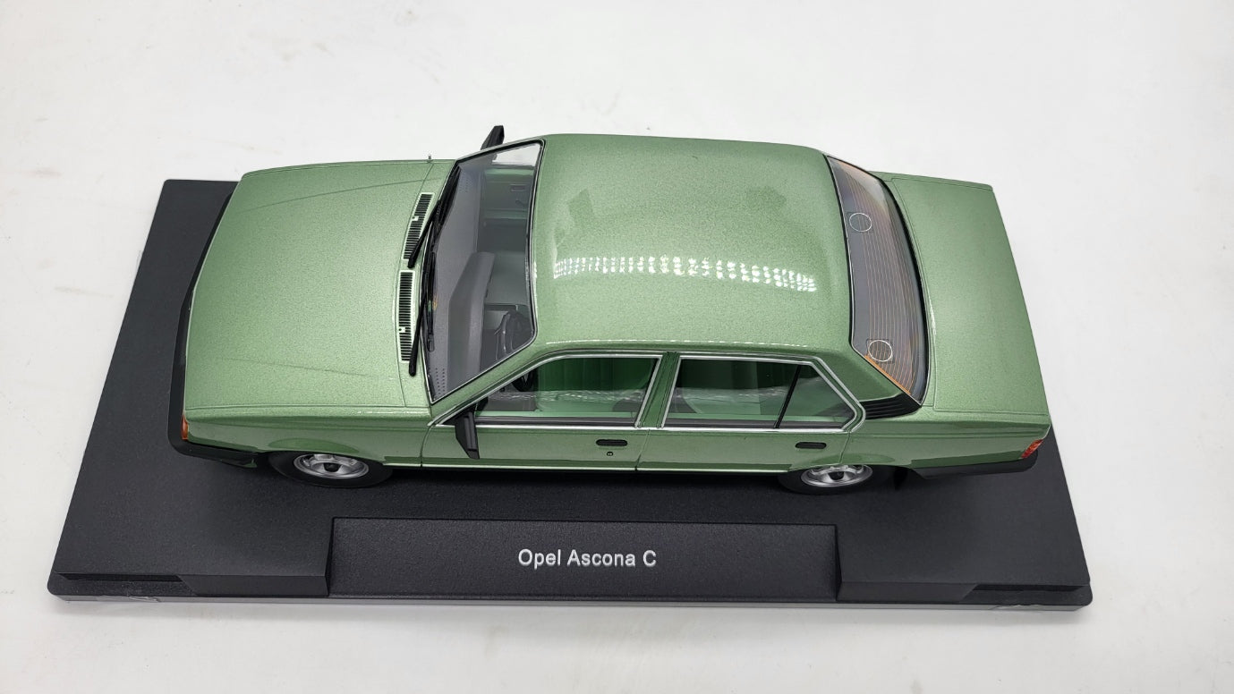 MCG: Opel Ascona C Groen Metallic - Schaal 1:18