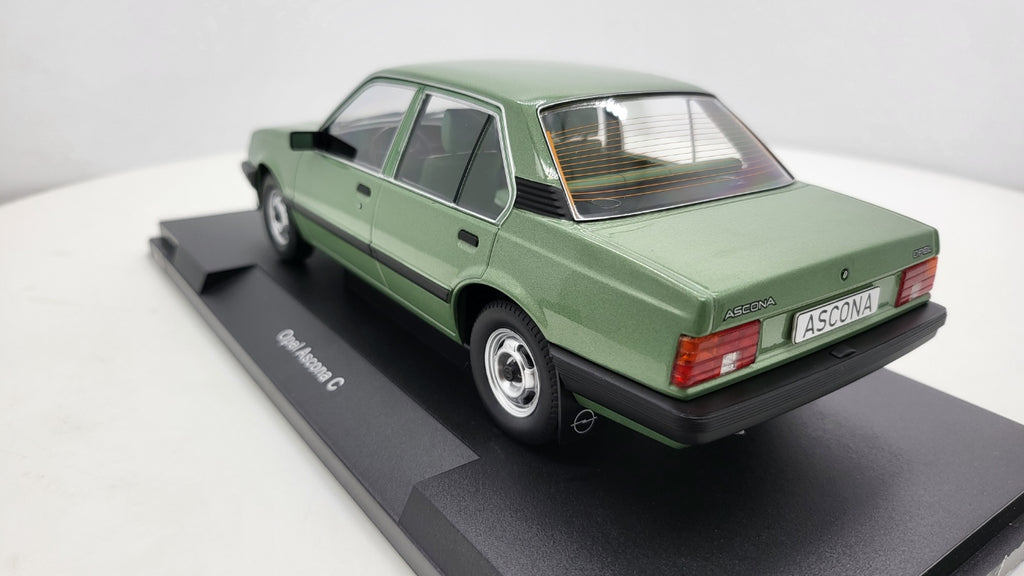 MCG: Opel Ascona C Groen Metallic - Schaal 1:18